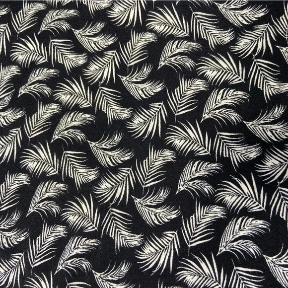 H&M Black and White Leaf Print V-Neck Short Sleeve Shirt/Blouse. - Picture 9 of 10